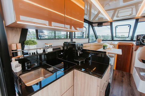 Functional galley with the possibility of extension in the Family version